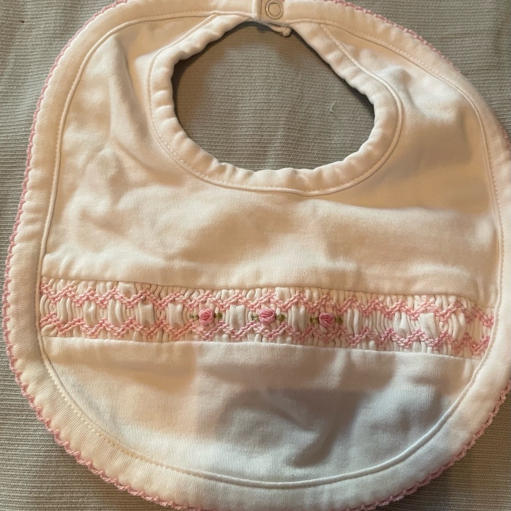 Baby gift set. Blanket, smocked rose hat & bib. Kissy Kissy brand. Baby girl - Picture 8 of 10
